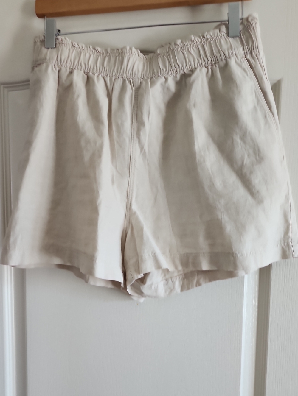 H&M Light Beige High-Waist Elastic Shorts